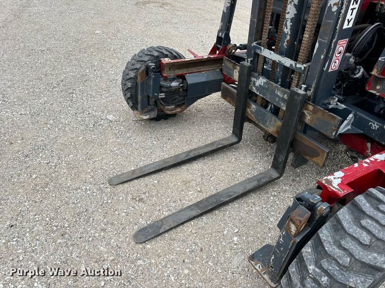 image for item EN5107 2004 Moffett M5500 W 4W forklift