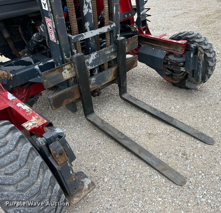 image for item EN5107 2004 Moffett M5500 W 4W forklift