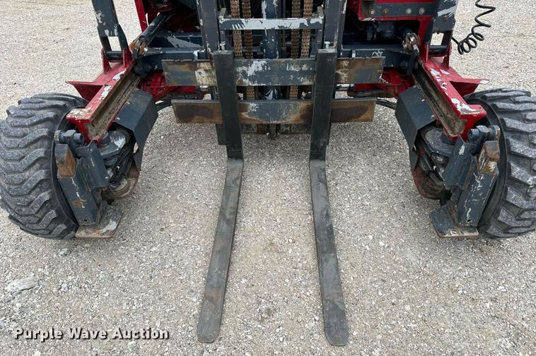 image for item EN5107 2004 Moffett M5500 W 4W forklift