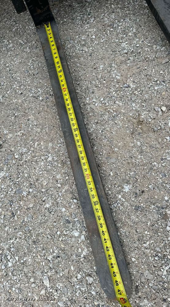 image for item EN5107 2004 Moffett M5500 W 4W forklift