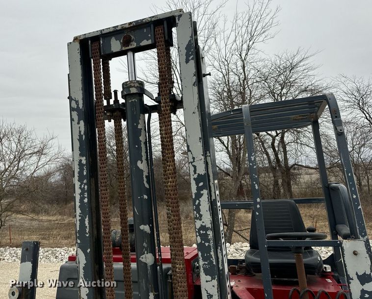 image for item EN5107 2004 Moffett M5500 W 4W forklift