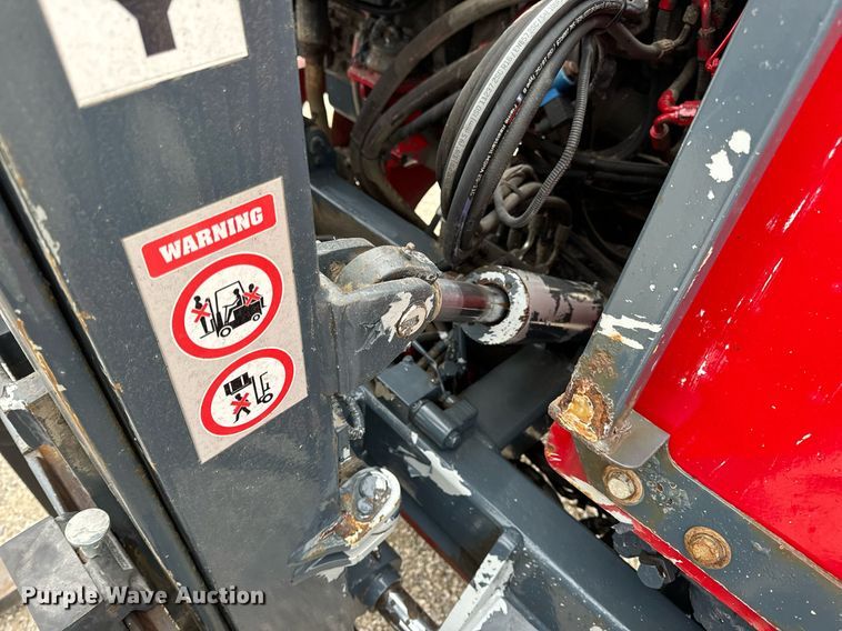 image for item EN5107 2004 Moffett M5500 W 4W forklift