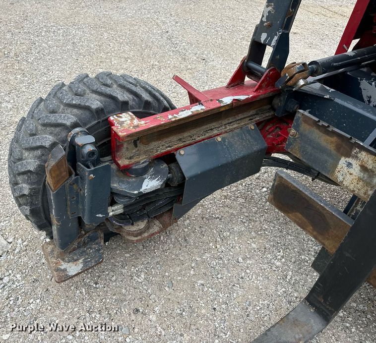 image for item EN5107 2004 Moffett M5500 W 4W forklift