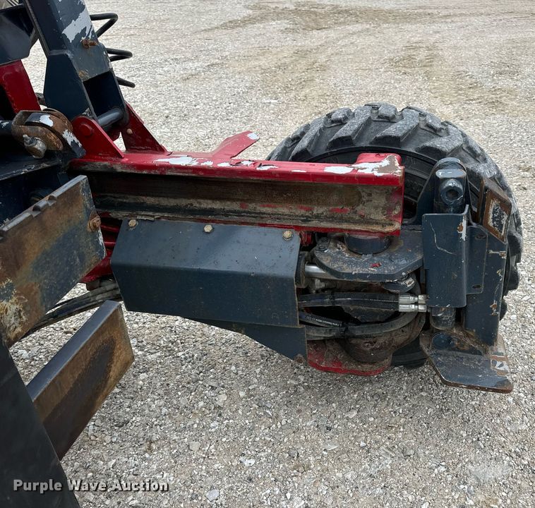 image for item EN5107 2004 Moffett M5500 W 4W forklift