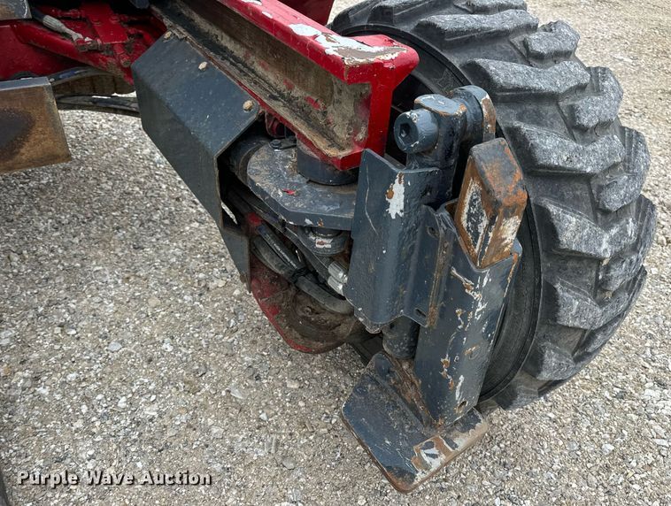 image for item EN5107 2004 Moffett M5500 W 4W forklift