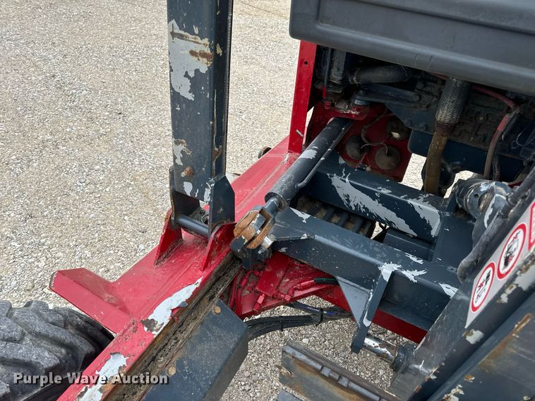 image for item EN5107 2004 Moffett M5500 W 4W forklift