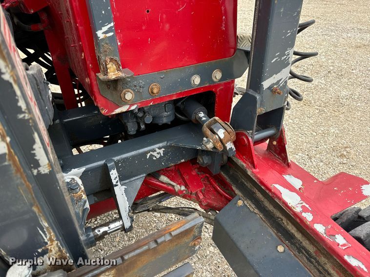 image for item EN5107 2004 Moffett M5500 W 4W forklift