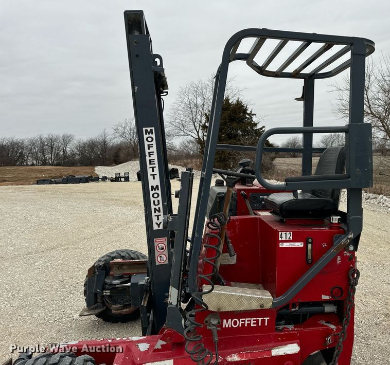 image for item EN5107 2004 Moffett M5500 W 4W forklift