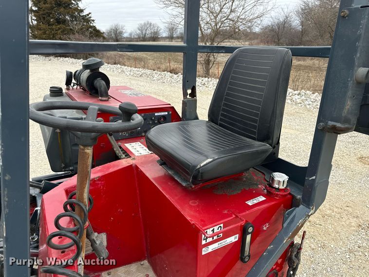 image for item EN5107 2004 Moffett M5500 W 4W forklift