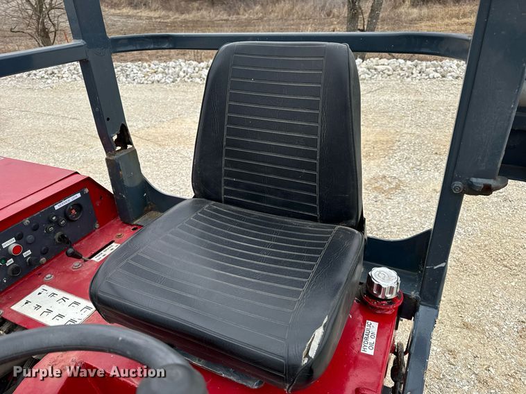 image for item EN5107 2004 Moffett M5500 W 4W forklift