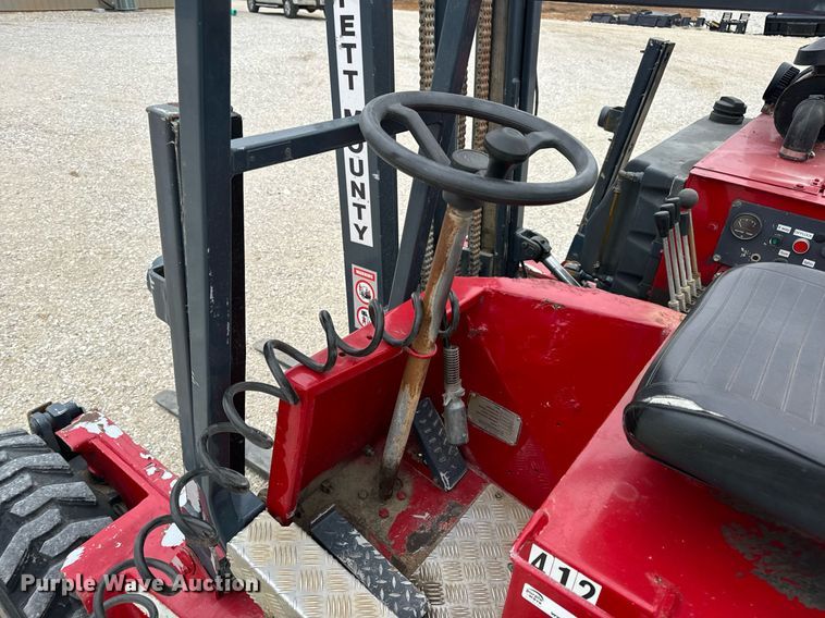 image for item EN5107 2004 Moffett M5500 W 4W forklift