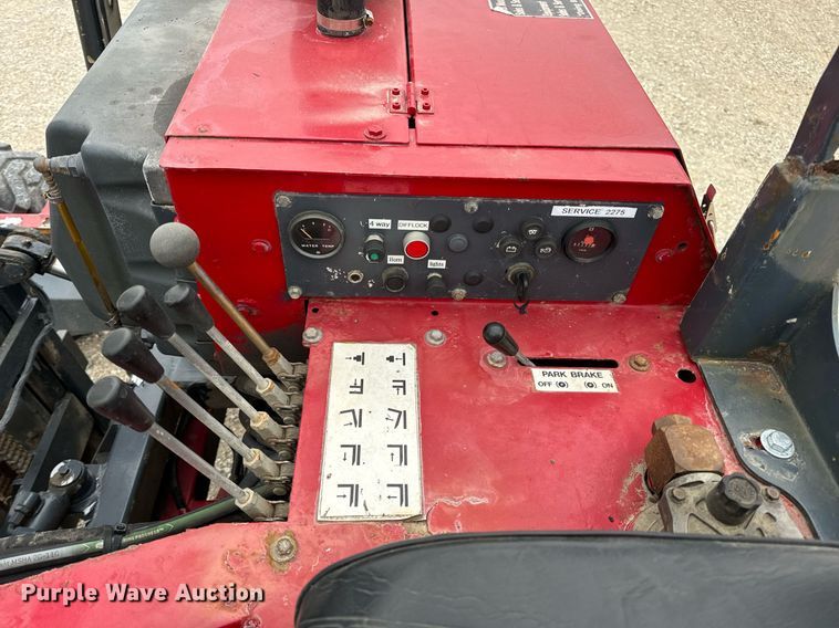 image for item EN5107 2004 Moffett M5500 W 4W forklift