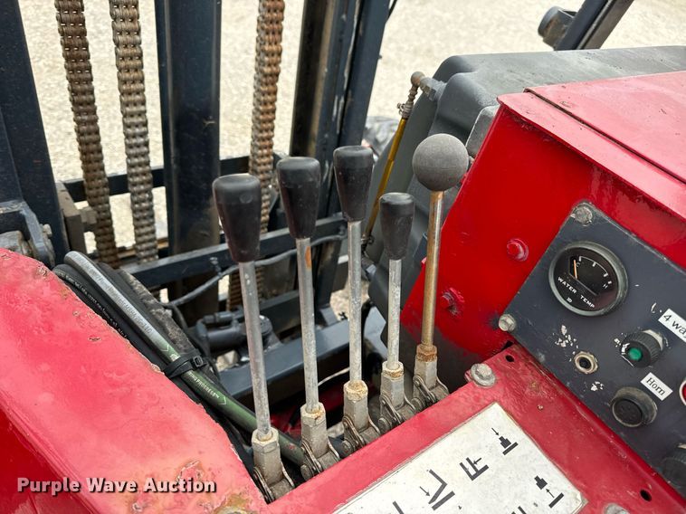 image for item EN5107 2004 Moffett M5500 W 4W forklift