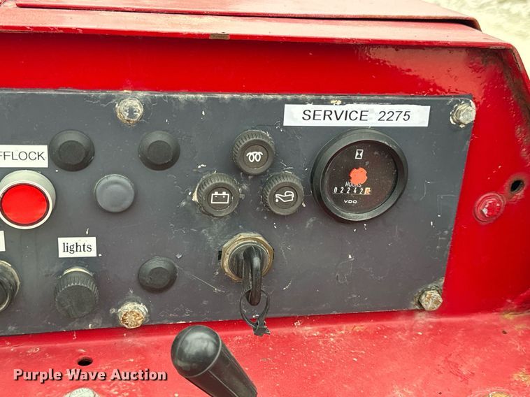 image for item EN5107 2004 Moffett M5500 W 4W forklift