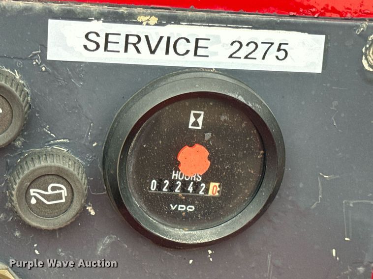 image for item EN5107 2004 Moffett M5500 W 4W forklift