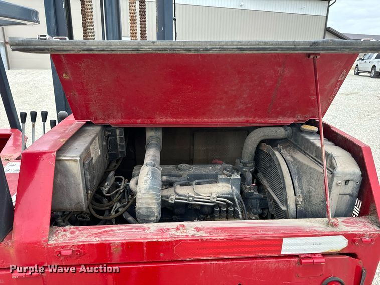 image for item EN5107 2004 Moffett M5500 W 4W forklift