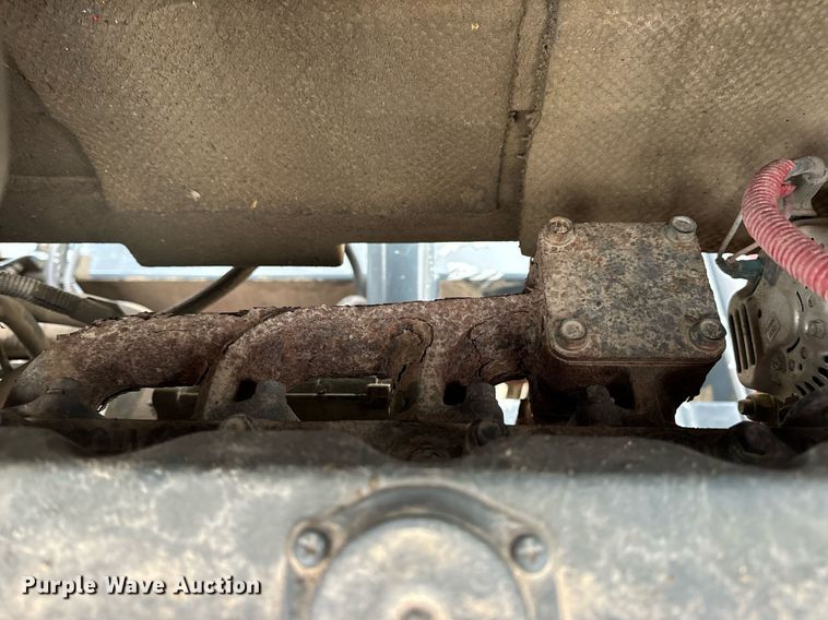 image for item EN5107 2004 Moffett M5500 W 4W forklift