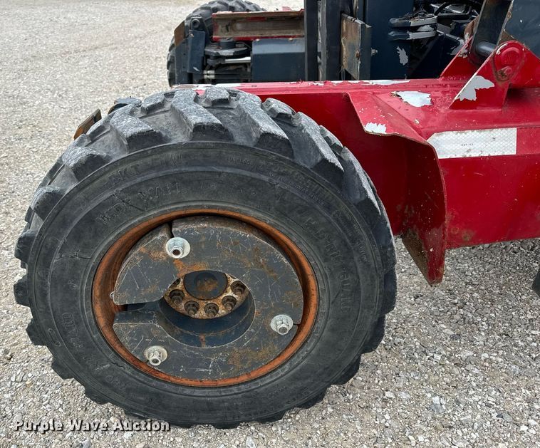 image for item EN5107 2004 Moffett M5500 W 4W forklift