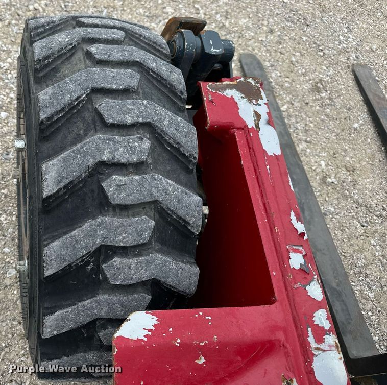 image for item EN5107 2004 Moffett M5500 W 4W forklift