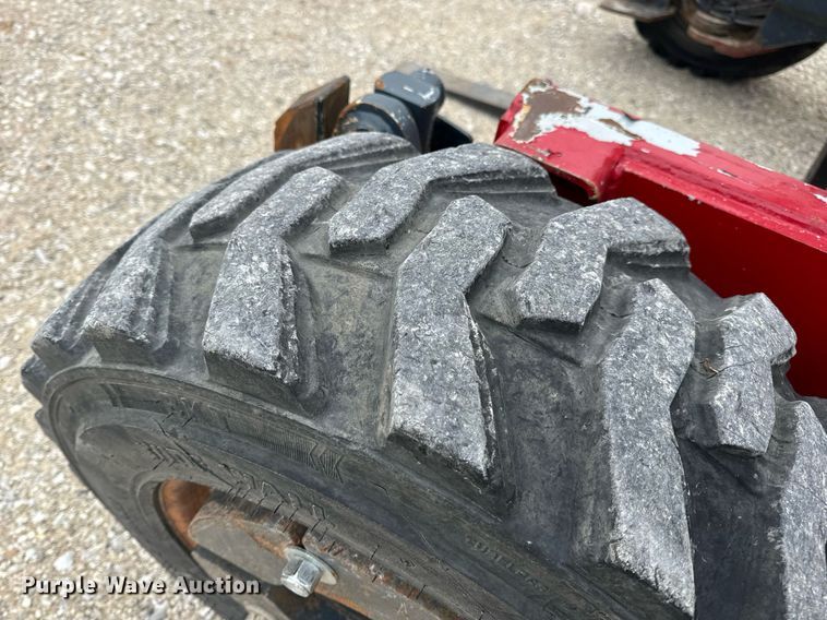 image for item EN5107 2004 Moffett M5500 W 4W forklift