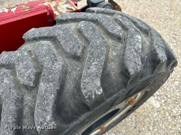 image for item EN5107 2004 Moffett M5500 W 4W forklift