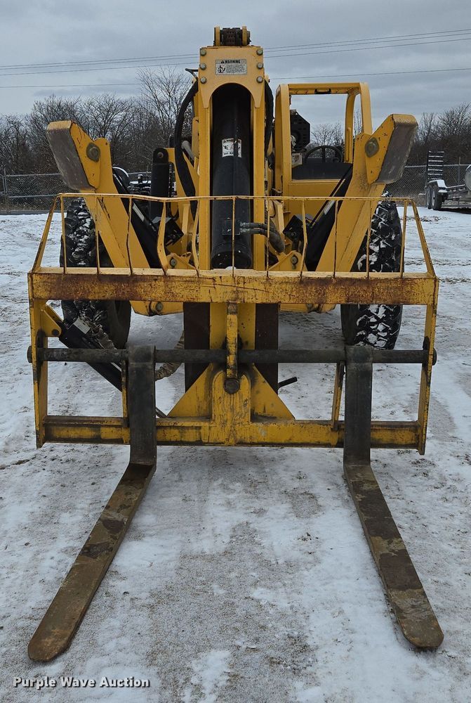 image for item EN5129 2010 Pettibone 1056B Extendo Telehandler