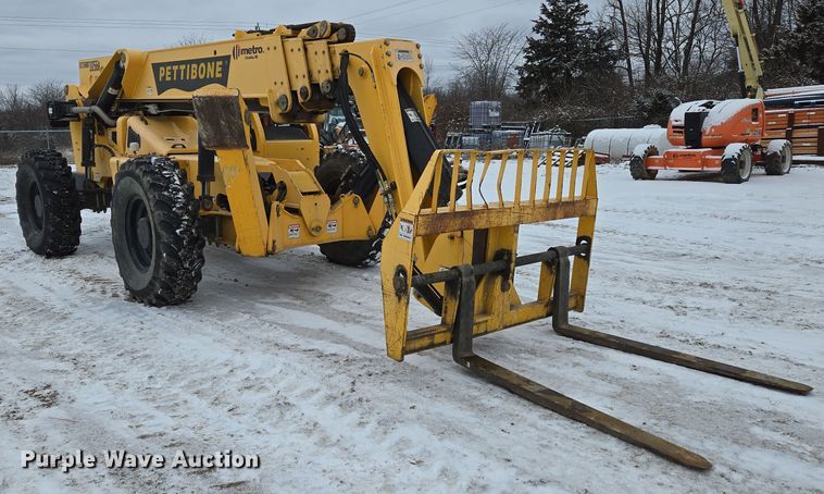 image for item EN5129 2010 Pettibone 1056B Extendo Telehandler