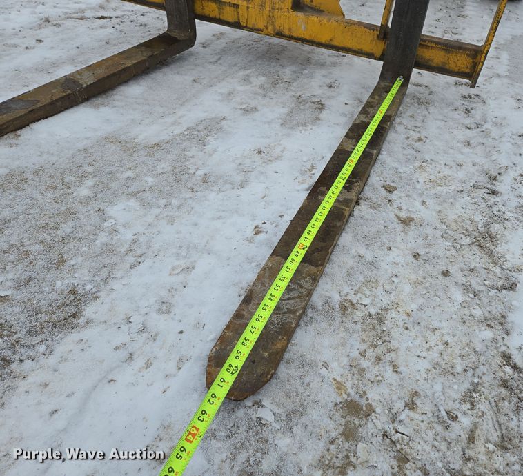 image for item EN5129 2010 Pettibone 1056B Extendo Telehandler