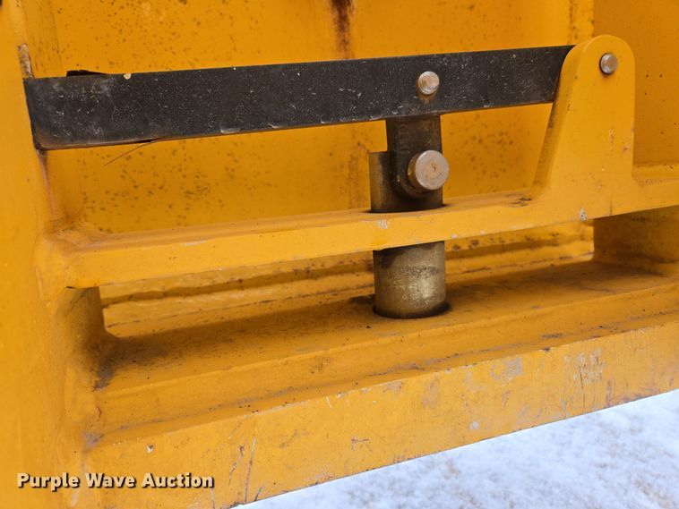 image for item EN5129 2010 Pettibone 1056B Extendo Telehandler