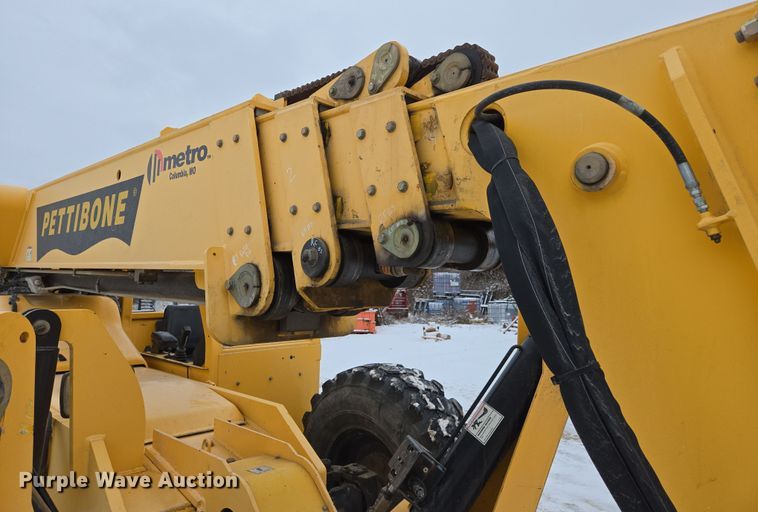 image for item EN5129 2010 Pettibone 1056B Extendo Telehandler