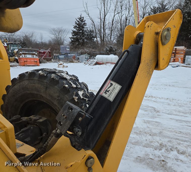 image for item EN5129 2010 Pettibone 1056B Extendo Telehandler