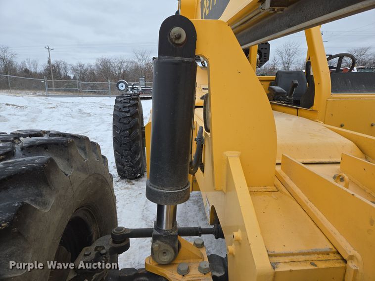 image for item EN5129 2010 Pettibone 1056B Extendo Telehandler