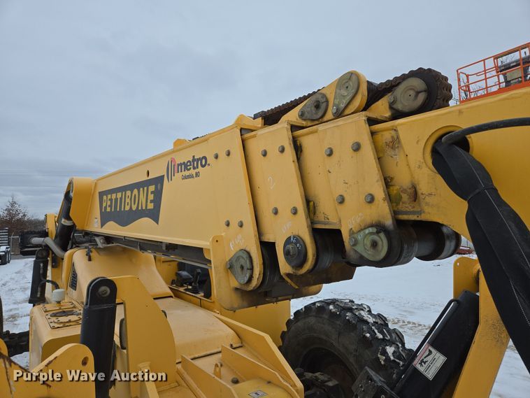 image for item EN5129 2010 Pettibone 1056B Extendo Telehandler