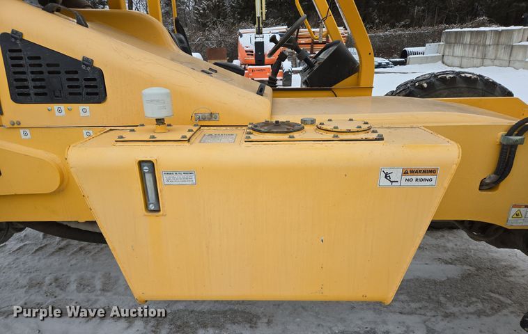 image for item EN5129 2010 Pettibone 1056B Extendo Telehandler