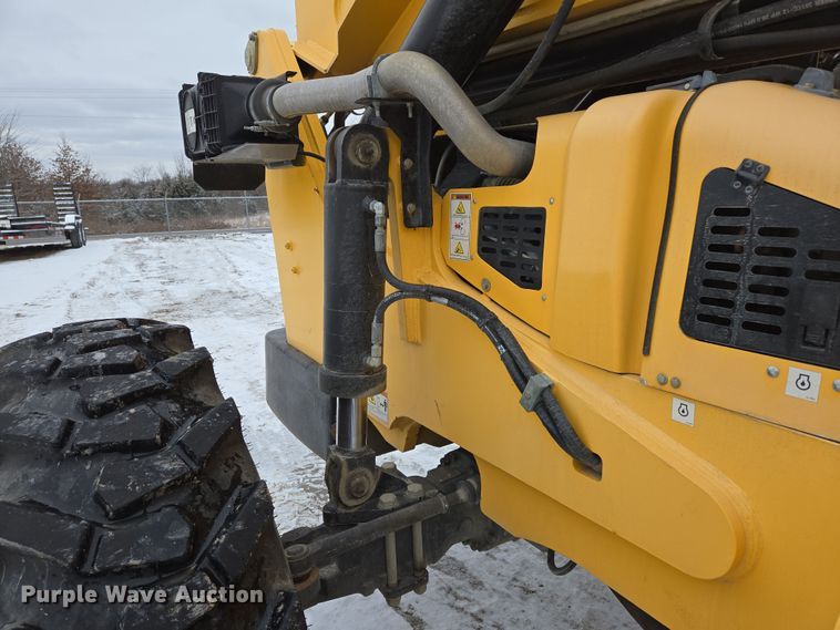 image for item EN5129 2010 Pettibone 1056B Extendo Telehandler