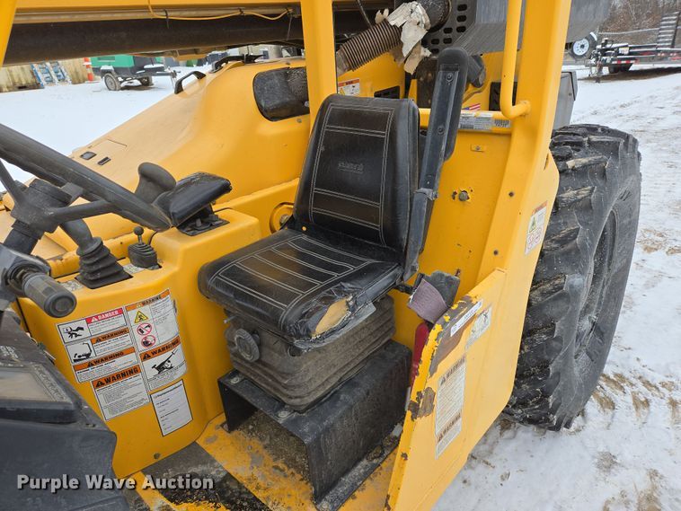 image for item EN5129 2010 Pettibone 1056B Extendo Telehandler