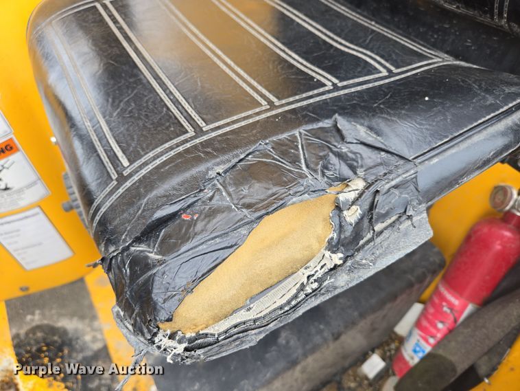 image for item EN5129 2010 Pettibone 1056B Extendo Telehandler