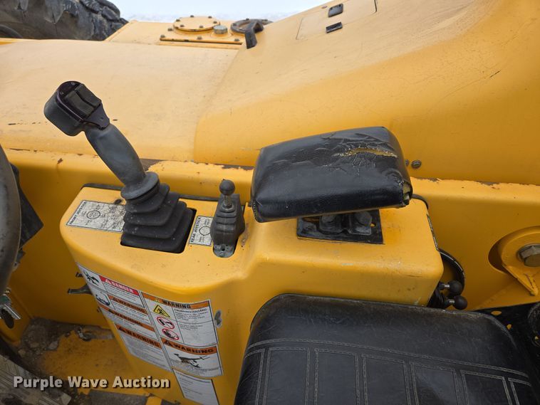 image for item EN5129 2010 Pettibone 1056B Extendo Telehandler