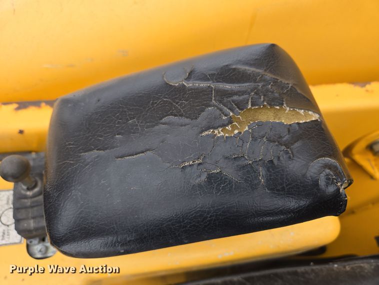 image for item EN5129 2010 Pettibone 1056B Extendo Telehandler