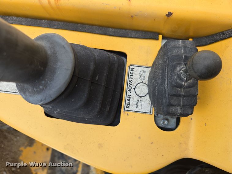 image for item EN5129 2010 Pettibone 1056B Extendo Telehandler