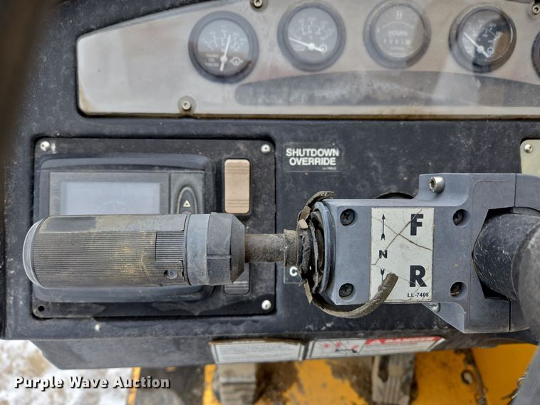 image for item EN5129 2010 Pettibone 1056B Extendo Telehandler