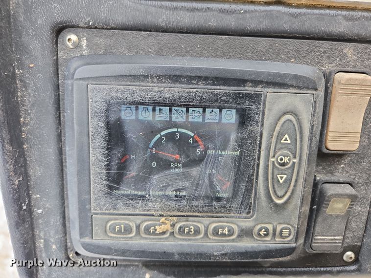 image for item EN5129 2010 Pettibone 1056B Extendo Telehandler