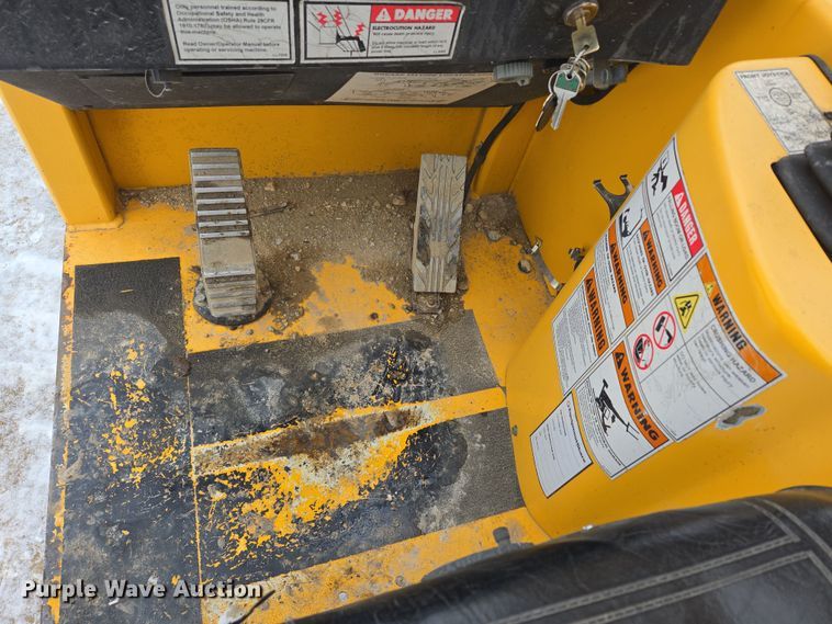 image for item EN5129 2010 Pettibone 1056B Extendo Telehandler