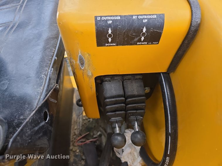 image for item EN5129 2010 Pettibone 1056B Extendo Telehandler