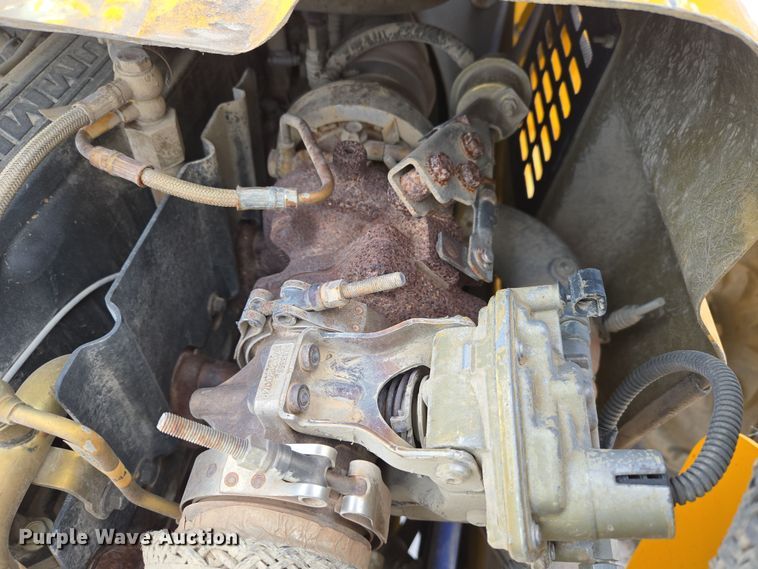 image for item EN5129 2010 Pettibone 1056B Extendo Telehandler