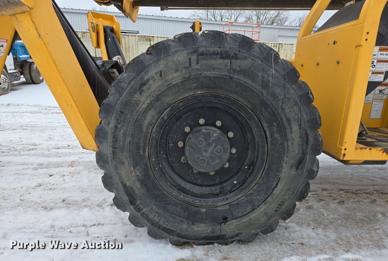 image for item EN5129 2010 Pettibone 1056B Extendo Telehandler