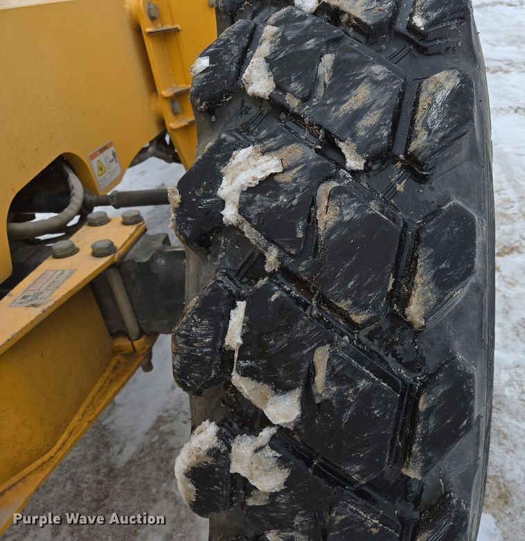 image for item EN5129 2010 Pettibone 1056B Extendo Telehandler