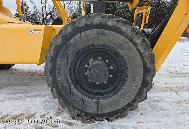 image for item EN5129 2010 Pettibone 1056B Extendo Telehandler