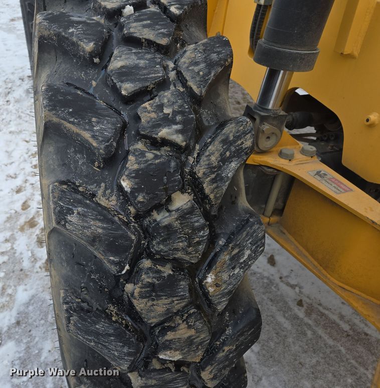 image for item EN5129 2010 Pettibone 1056B Extendo Telehandler