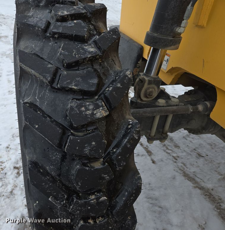 image for item EN5129 2010 Pettibone 1056B Extendo Telehandler